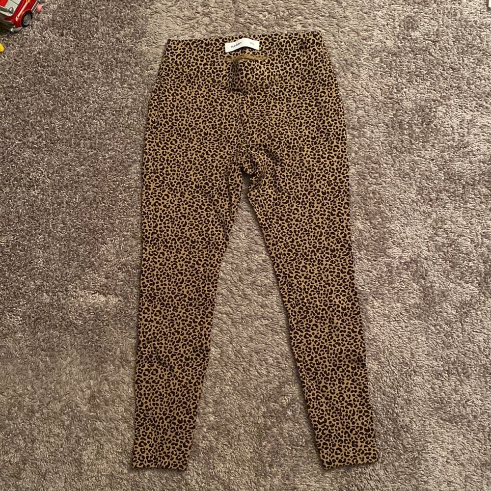 Old Navy cheetah leggings.